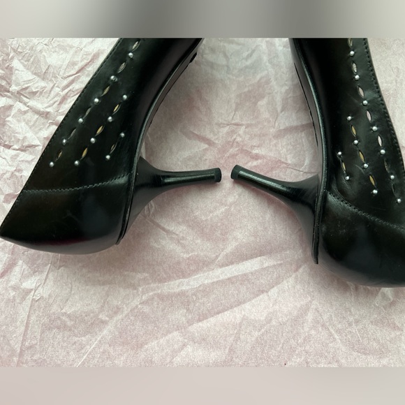 Michael Kors. Ladies Black 2 in heels. Never worn. Size 7 1/2 - Picture 6 of 13